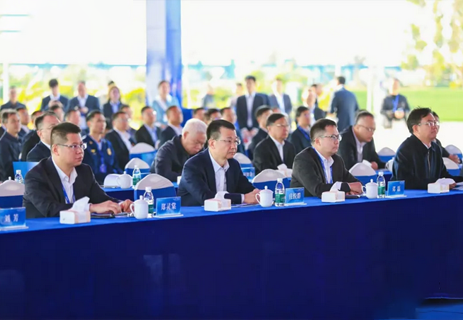 鄧?yán)诟懊鱿鄄┵R新港區(qū)招商推介會、開展系列商務(wù)活動